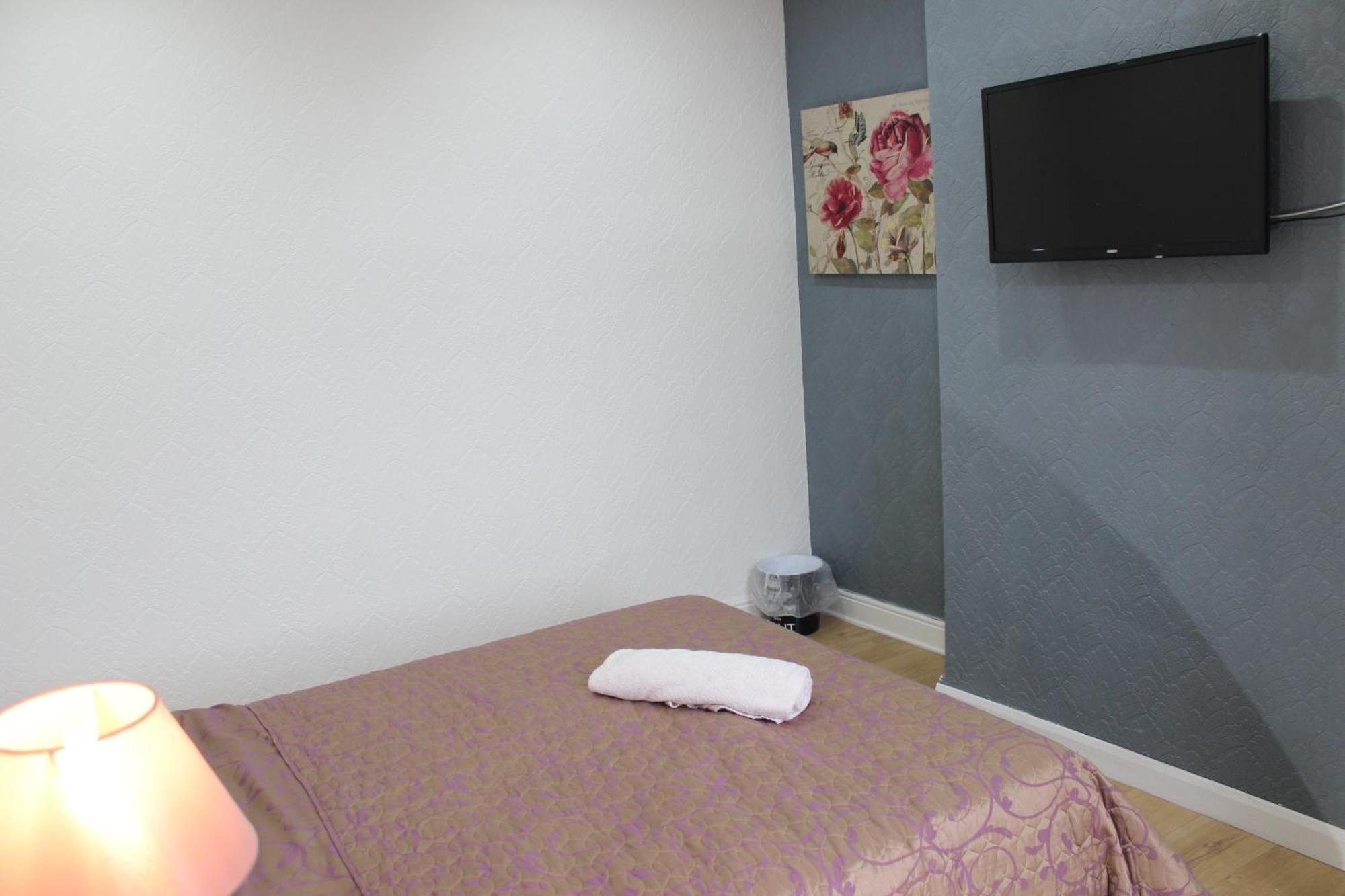 Mother-In-Law Guest House Hotel Leeds Leeds  Exterior photo